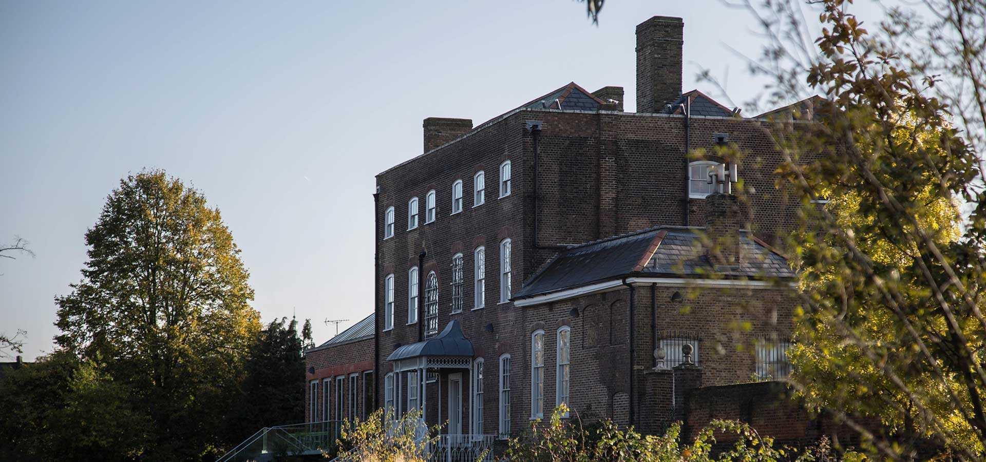 Funeral Directors Walthamstow | Fixed Price | Funeral home Fenix